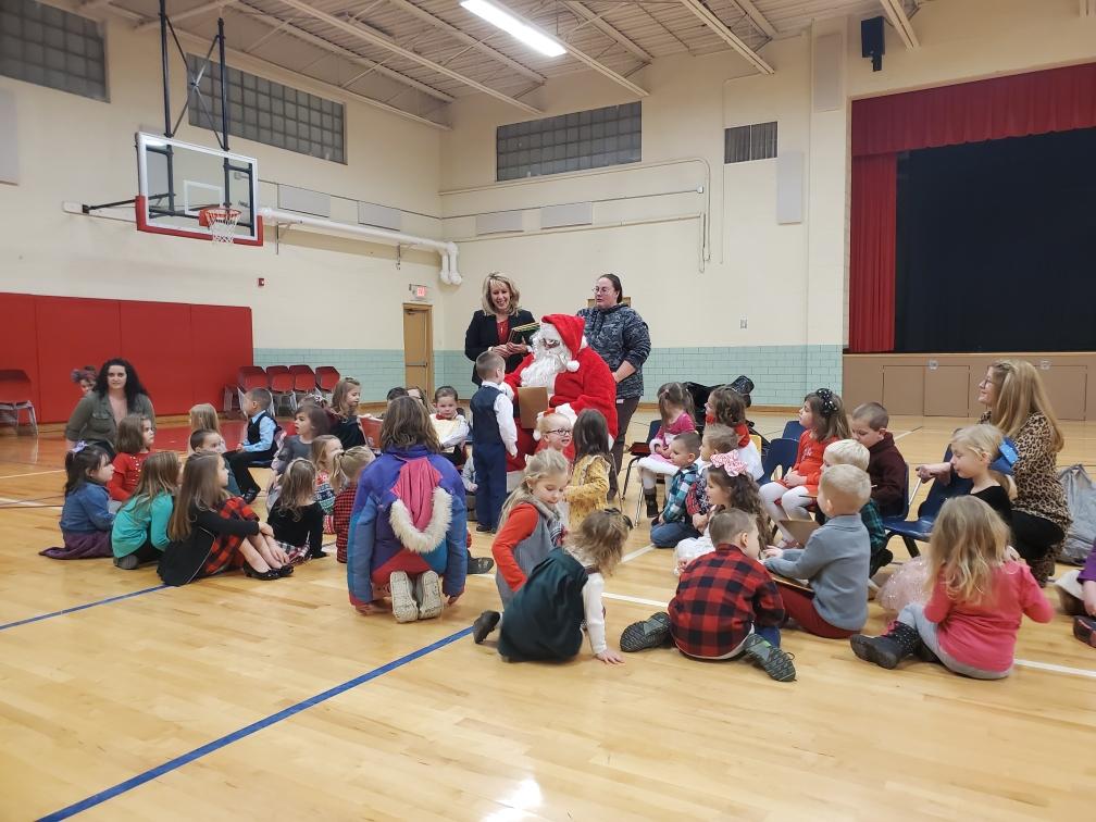 DetzlerSteve's tweet photo. SANTA GIVING OUT PRESENTS FROM HOME DEPOT 2747 AT BEAVERTON PRE SCHOOL https://t.co/lZPlNsnM8u