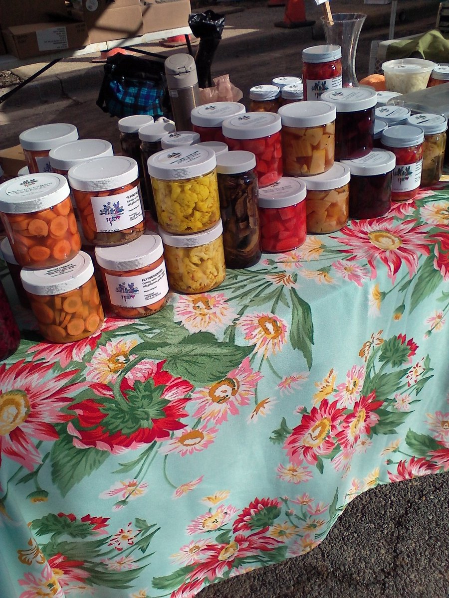 FreshCrunch's tweet photo. Your Uncle Rick called--he wants @FreshCrunch pickles for #Christmas Find 'em @WilliamsburgFM NOW! #HoHoHo https://t.co/Ve6GtdSdPH