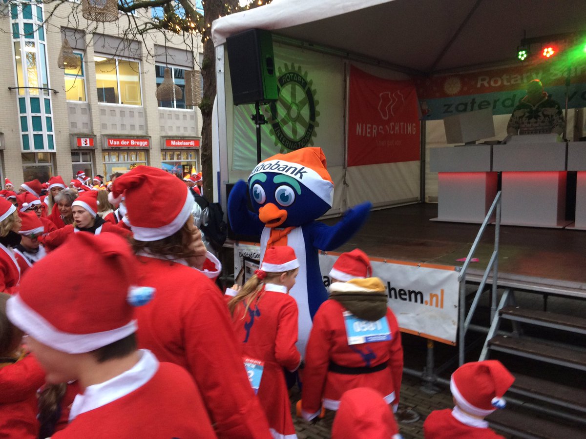 EvaSirag's tweet photo. @RabobankAV is klaar voor de #santarun #gorinchem https://t.co/6xRGMR9Kk0