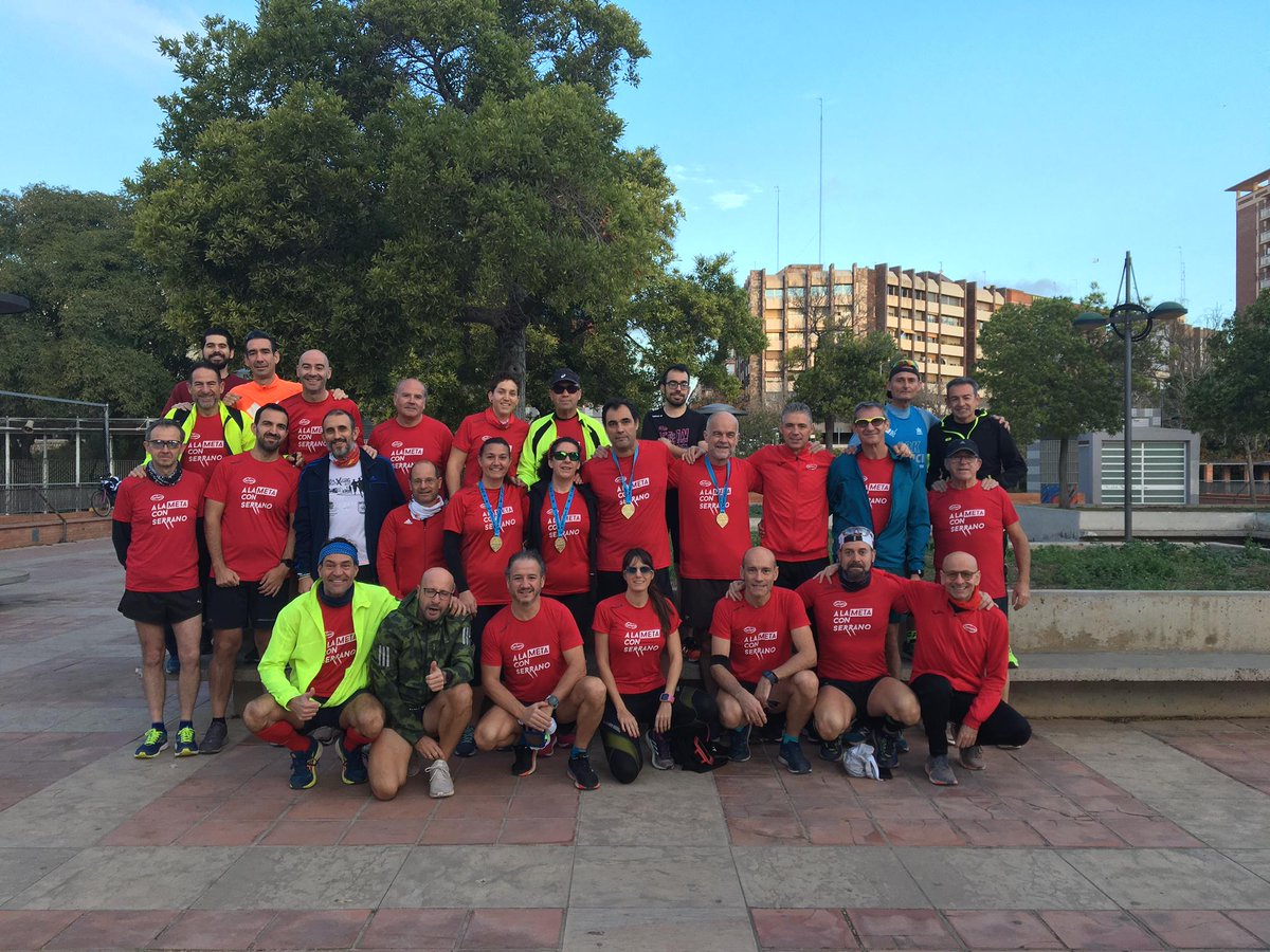 T_Puchalt's tweet photo. Hoy entrene por el río con el grupo #AlaMetaConSerrano y @josegaray71 tocaba contarnos cómo fue el maratón y felicitarnos las Navidades, por supuesto después del entrene un buen avituallamiento 😁😜🔝 #42kvalencia #MadeToRun #maratonvalencia #valenciaesrunning #nosvemosenlameta https://t.co/aXfQd8eT7e