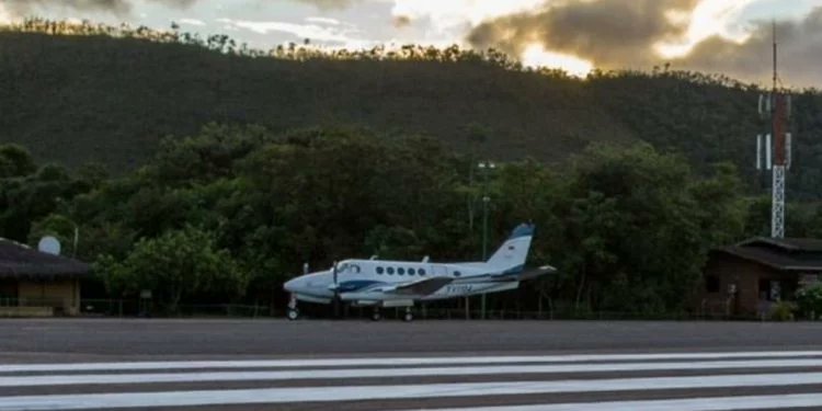 GenPenaloza's tweet photo. AMERICO DE GRAZIA Pasajeros de avión siniestrado en Charallave eran vinculados al “oficialismo de alto nivel”. La aeronave estaba cargada con oro, y el viaje era uno de muchos que hacían de manera regular. En Guasipati me informan que iban 3 días a la semana a buscar su oro” https://t.co/jYenFhAj7c