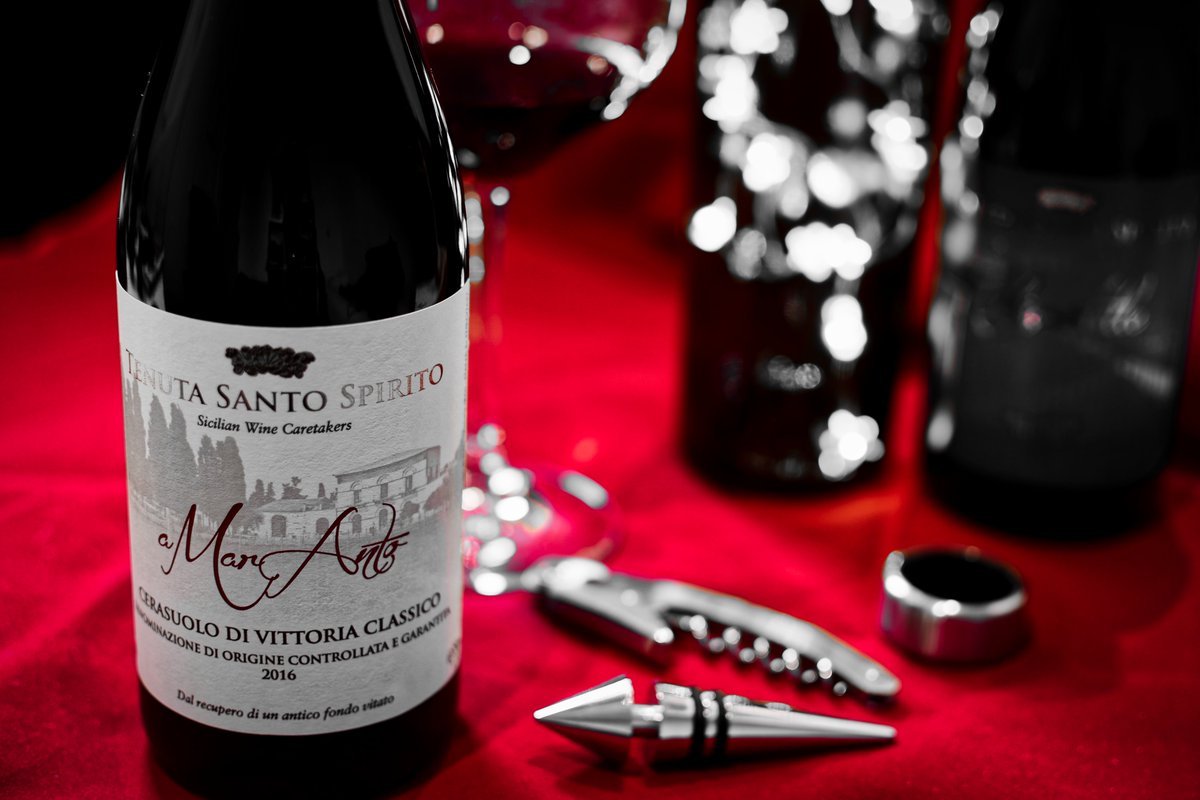 CerasuoloDOCG's tweet photo. Mancano pochi giorni a #Natale… e noi, di Tenuta Santo Spirito, vi auguriamo di cuore di trascorrere serenamente i giorni di #festa che stanno per arrivare, e che il 2020 possa essere un anno migliore dei precedenti.

Bevete con moderazione!!! https://t.co/EEyqeL5abl