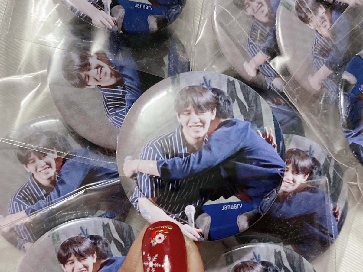 giveawaybywhale's tweet photo. ทุกคนมาเล่นกันเถอะ แคปซีนที่ประทับใจพร้อมบอกเหตุผล ติด #DarkBlueKissEP11 #��าฬแจก แจก 15 รางวัล ปิดพรุ่งนี้ 10 โมงเช้า
- พวงกุญแจ #พีทเก้า แจก 5 ยอดรีสูงสุด และ สุ่มแจก 5 รางวัล
- พวงกุญแจ #ซันหมอก แจก 5 ยอดรีสูงสุด 
สำหรับเข็มกลัดแจกคู่ทุกรางวัลจ้า :) https://t.co/bD6WkqLts0