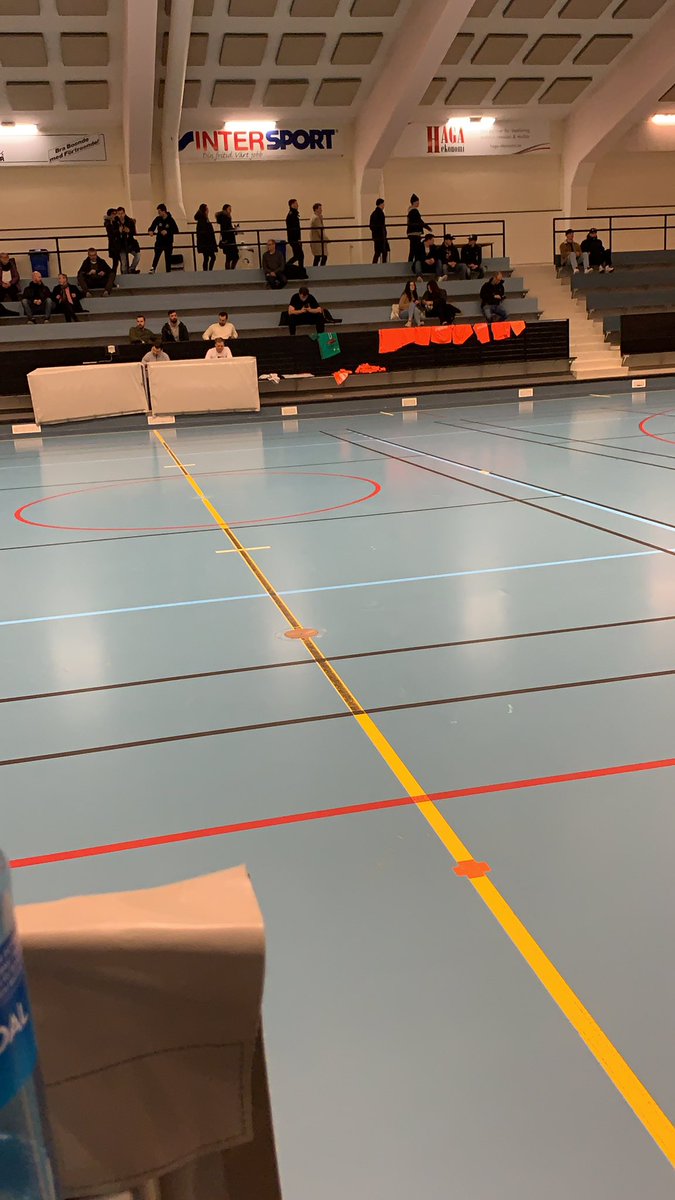 Lidkutdfutsal's tweet photo. Strax dags för avspark Lidköping- Sotenäs.
Dagens start fyra
Anton
Kiki
Dani
Oscar
Bajro
Reserver
Goran
Benni
Felix
Emilio
Hugo
Muamer
Gson
Här nedan kan ni följa liverapporteringen . Väl mött! #junajted #wantutri #smattradom https://t.co/7O09HlMWEt