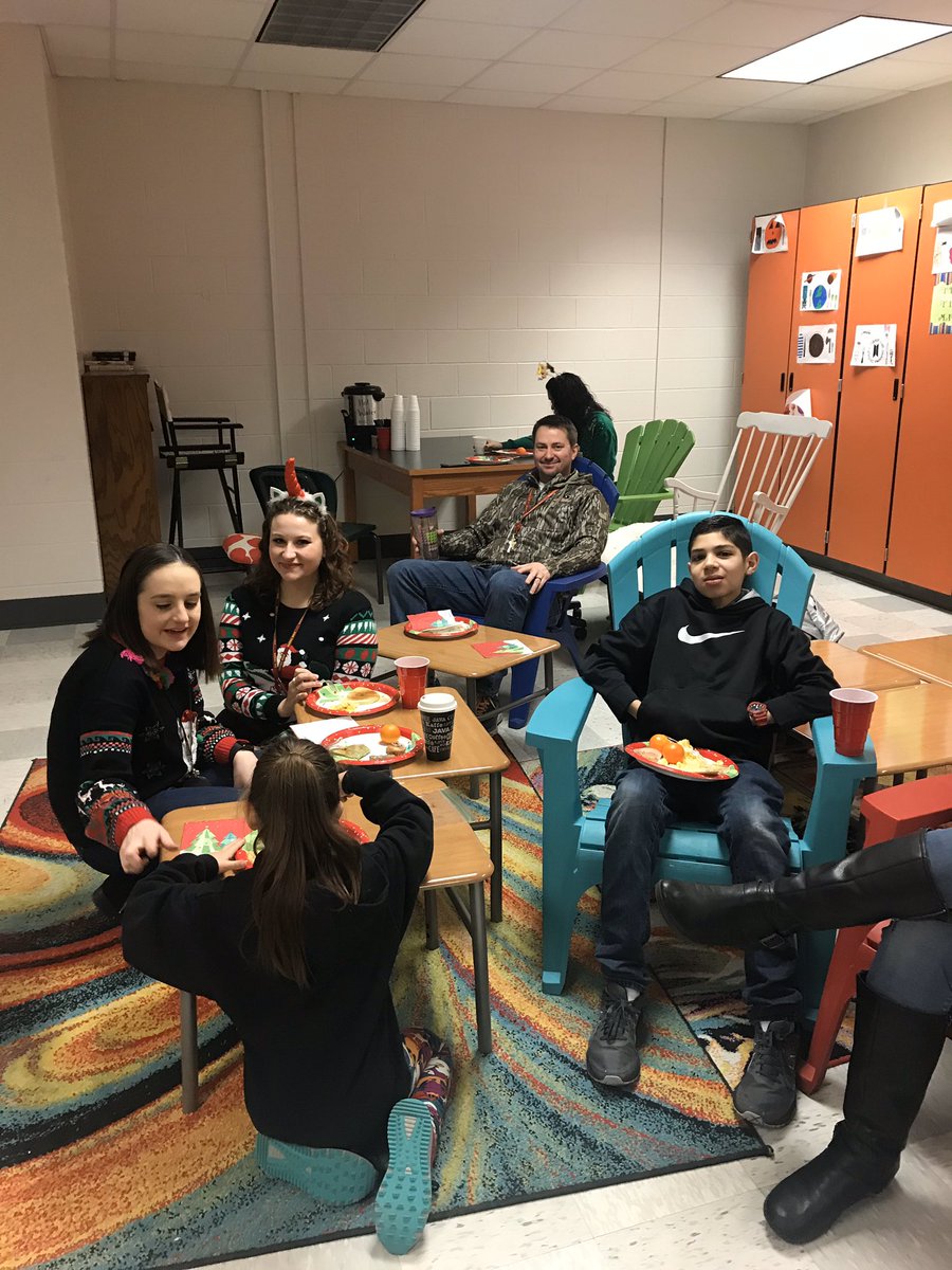 AG_Wright's tweet photo. Annual Holiday Staff breakfast 🍳!  Awesome time of the year!! https://t.co/2f7ijX76VG