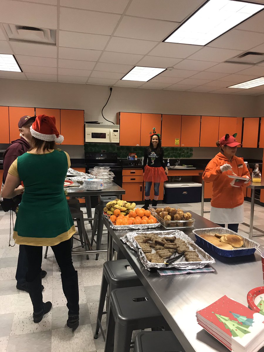 AG_Wright's tweet photo. Annual Holiday Staff breakfast 🍳!  Awesome time of the year!! https://t.co/2f7ijX76VG