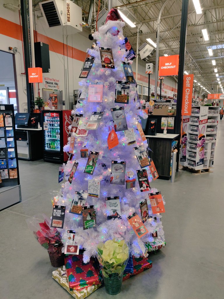 FesMichael's tweet photo. My team #4635 showing #HomeDepot how we drive gift cards for the holidays.   @stephic48 @anewdodge2 @Fatousillah5 @hdieshab @CwestThd https://t.co/PZpuCZq82J