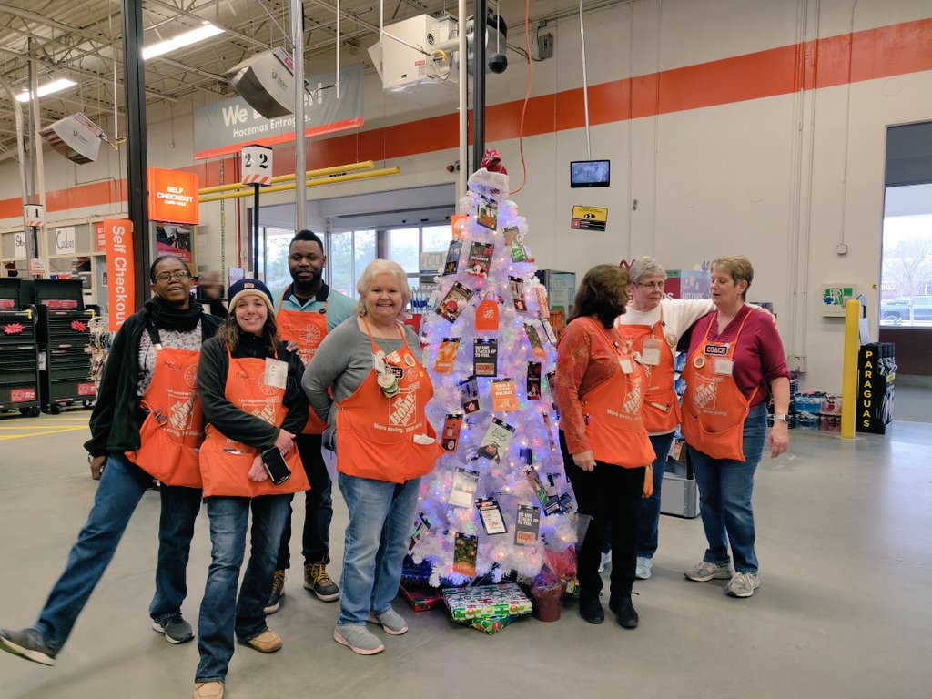 FesMichael's tweet photo. My team #4635 showing #HomeDepot how we drive gift cards for the holidays.   @stephic48 @anewdodge2 @Fatousillah5 @hdieshab @CwestThd https://t.co/PZpuCZq82J
