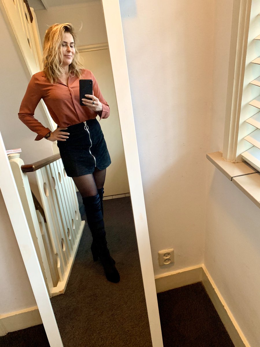 HeleenvanRoyen's tweet photo. Outfit today. #kneebootseason #shortskirtsandhighheels #saturdayvibes #haveanicedayeveryone https://t.co/DcvvdXgjKI