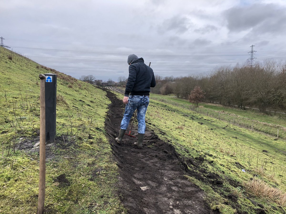 n_vandera's tweet photo. Vandaag, als niet lid, @MTBAssen geholpen met de aanleg en verbetering van de nieuwe route #Kloosterveen. 3e keer vandaag, en zeker niet de laatste keer. Wederom leuke dag met enthousiaste vrijwilligers 💪🏻⛏  #mtbassen #mtb #mtbroutes https://t.co/LU8gd5OpUT