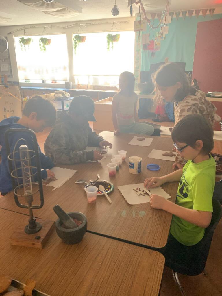 annacarterbpms's tweet photo. Making gingerbread cookies, watching The Polar Express, and building shelters outside with our Kinderbuddies! Have a happy holiday everyone! https://t.co/FjB3i1sBbX