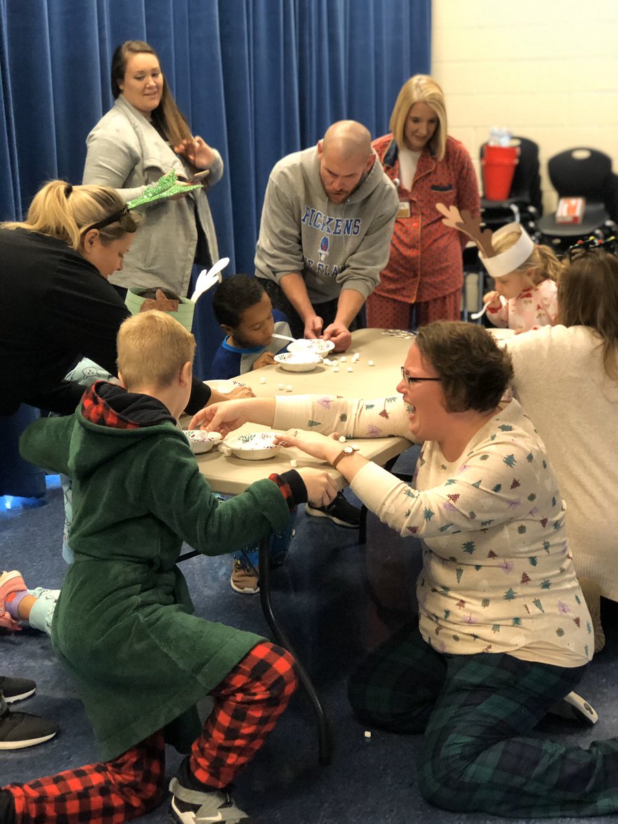DacusvilleElem's tweet photo. Polar Express Day...one of the best days of the year! Snow much fun! #breakishere #gearedforgreatness https://t.co/hZI6Amfpwa