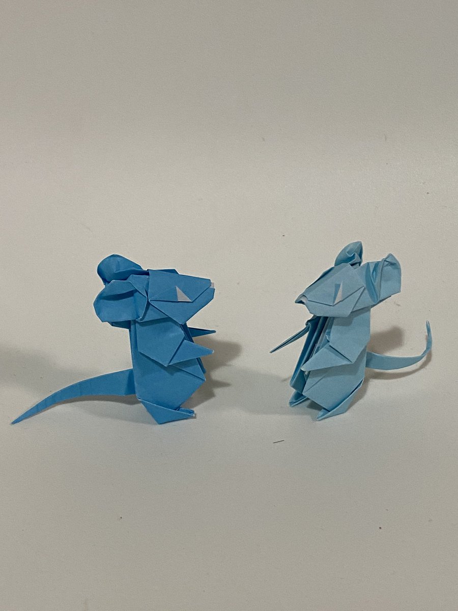 折り紙職人 来年の干支の ネズミを親戚中に配るために 只今 量産中 来年のネズミは オリオールエステべさんのネズミに決めました 折り紙作品 ネズミ オリオールエステべさん 干支