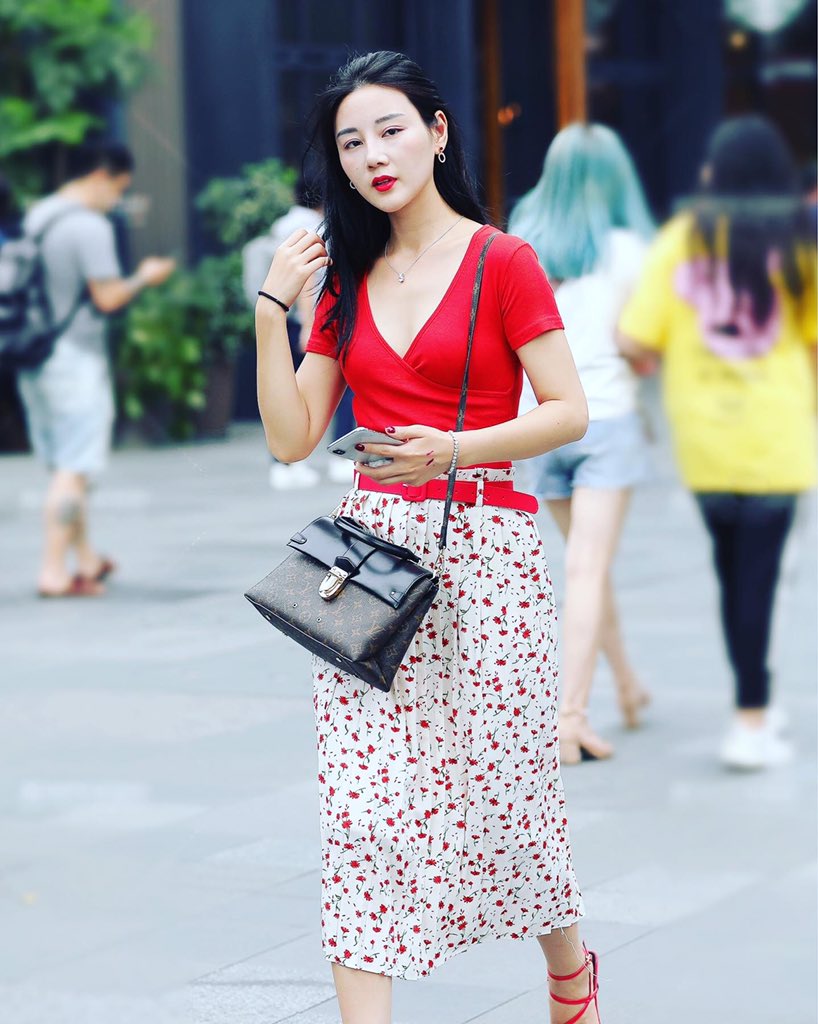 streetpfg's tweet photo. Fashion is always popular,they also welcome us to take photo s #SaturdayThoughts  #SaturdayMorning #WonhoWillBeBack #SaturdayMotivation  #UFCBusan #写真好きな人と繋がりたい #ファインダー越しの私の世界  #写真好きな人と繋がりたい #ポートレート #クリスマス   #被写体さんと繋がりたい https://t.co/RdGyLsRtT5