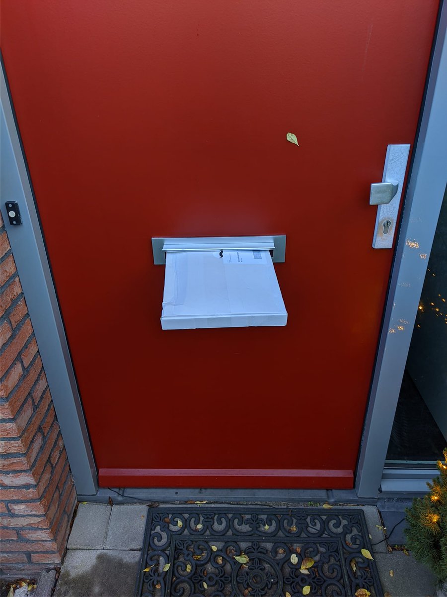 CorinevPutten's tweet photo. Gisteren kwam ik thuis en vond zo mijn brievenbuspakketje aan. Mazzel dat het er nog was.
@PostNL https://t.co/sBgkz40lz2