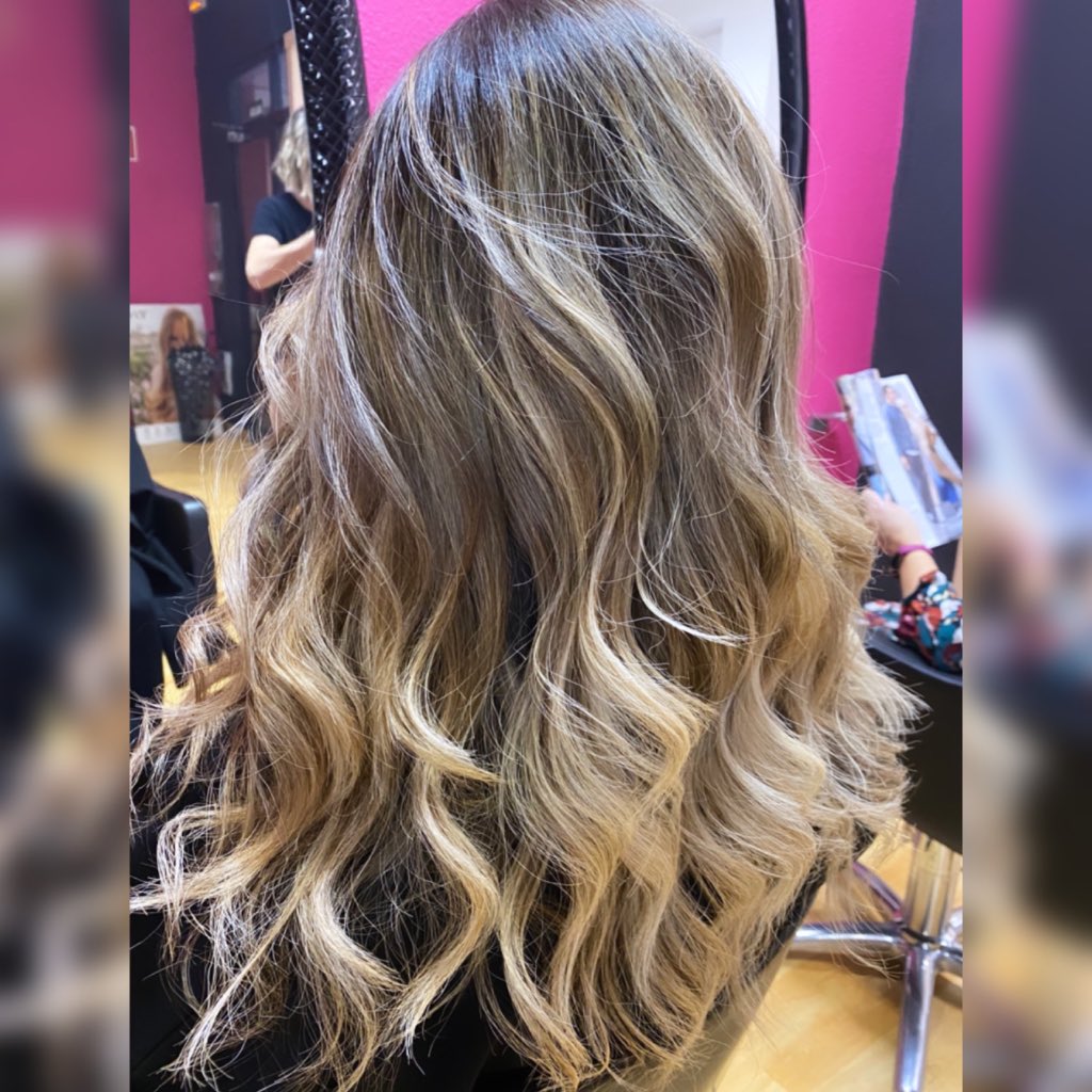 Nos encanta quitar esos colores anaranjados que no os gustan nada y convertirlos en tonos+ claros,con más brillo y naturales.Nuestra amiga <a href="/carmenpablo13/">Carmen Pablo</a> venía con unas ganas tremendas dquitar ese color anaranjado y sin brillo para convertirlo en lo qse puede apreciar en la foto