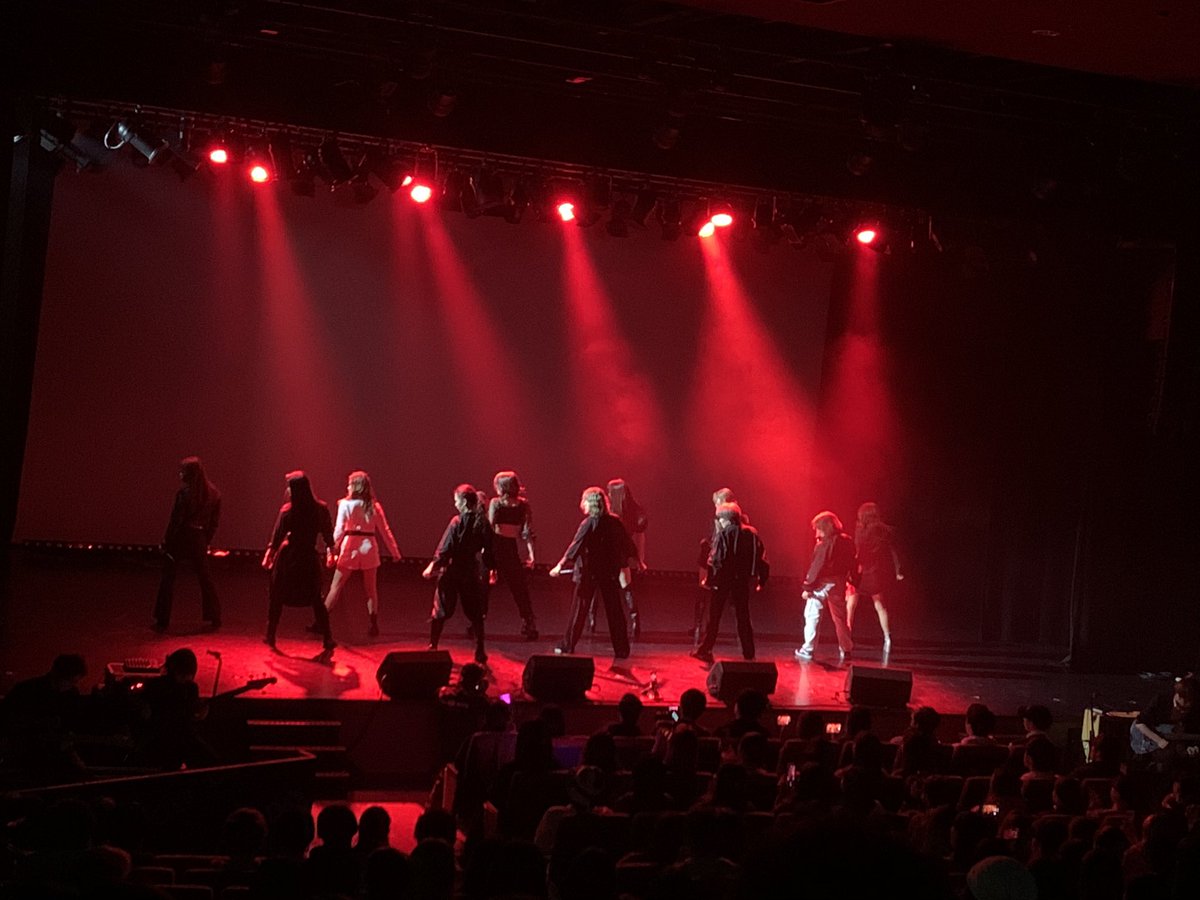 das_official_'s tweet photo. 🎄第2部『DA's定期公演vol.17』🎄

ご来場頂いた皆様、生配信をご覧頂いた皆様
ありがとうございました😊🌹
クリスマスプレゼントは受け取って頂けましたか？🎁💝

2019年ラストライブ、そしてライブ出演が最後になるメンバーもおり、思い出に残るライブになりました！ありがとうございました✨
#das https://t.co/rntpLUwL48