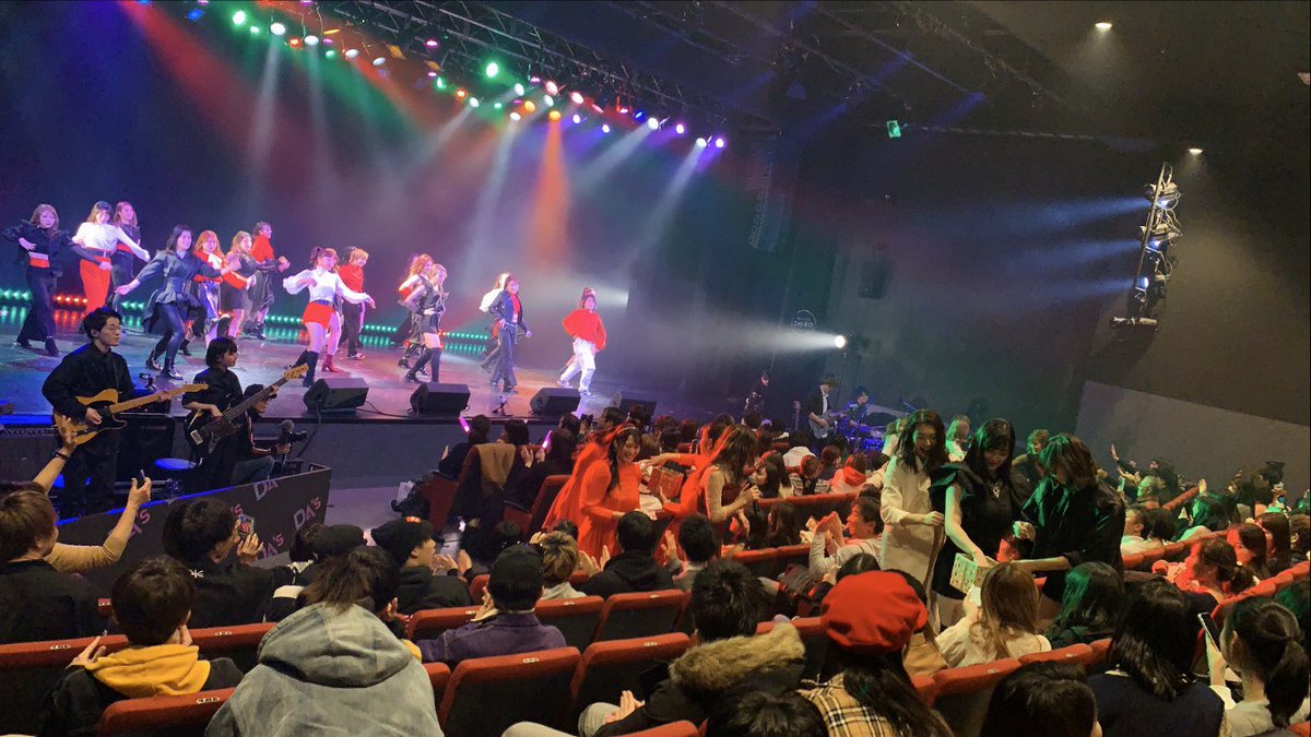 das_official_'s tweet photo. 🎄第2部『DA's定期公演vol.17』🎄

ご来場頂いた皆様、生配信をご覧頂いた皆様
ありがとうございました😊🌹
クリスマスプレゼントは受け取って頂けましたか？🎁💝

2019年ラストライブ、そしてライブ出演が最後になるメンバーもおり、思い出に残るライブになりました！ありがとうございました✨
#das https://t.co/rntpLUwL48
