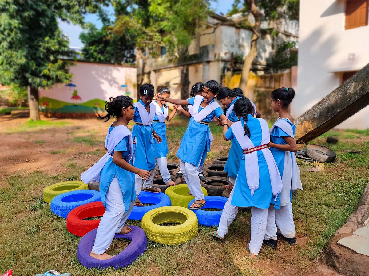 sambad_odisha's tweet photo. #ବିଏମସିର_ନୂତନ_ଉଦ୍ଯମ 

ଭୁବନେଶ୍ଵର : ପୁରୁଣା ଅଦରକାରୀ ବସ୍ତୁରୁ ତିଆରି ହେଲା ପିଲାଙ୍କ ପାର୍କ । ବିଏମସି ପକ୍ଷରୁ ଅଦରକାରୀ ବସ୍ତୁ ଗୁଡିକୁ ପୁନଃ ପ୍ରକ୍ରିୟାକରଣ କରାଯାଇ ତିଆରି ହେଲା ପାର୍କ । ପୁରୁଣା ଟାୟାର,ଚେନ,ଲୁହା ପାଇପରେ ତିଆରି ହେଲା ଖେଳ ସରଞ୍ଜାମ । 

#Bhubaneswar #Park #Rewindplay #BMC #BDA #Sambad #Odisha https://t.co/QgDGCQ5TiC