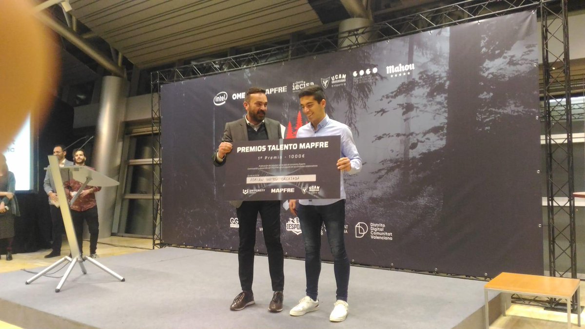 UCAM_UniEsports's tweet photo. Felicitamos a @AdrianMateo_4, estudiante de @UCAM_CAFD, por ganar el primer premio de #TalentoMapfre con su TFG de la Influencia de los factores psicológicos sobre el rendimiento ¡Enhorabuena! #UniversityCamp 👏 https://t.co/8Mc5nTphgr