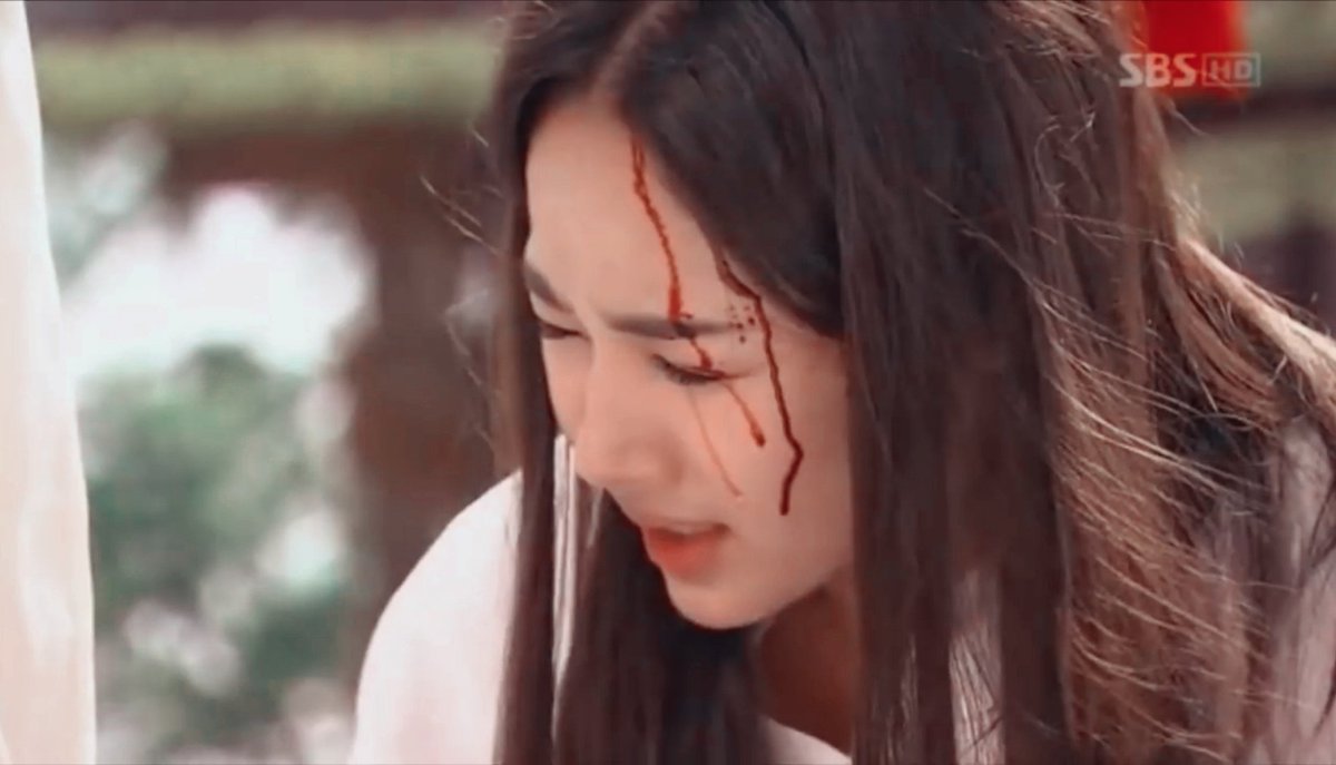 curcunist's tweet photo. Sevdiği adam tarafından hiçbir zaman sevilmediğini bile bile gülümseyerek onun için  ölüme gitti çünkü o çok sevdi... #ParkMinYoung #PrincessJaMyungGo https://t.co/RJ56dfy32A