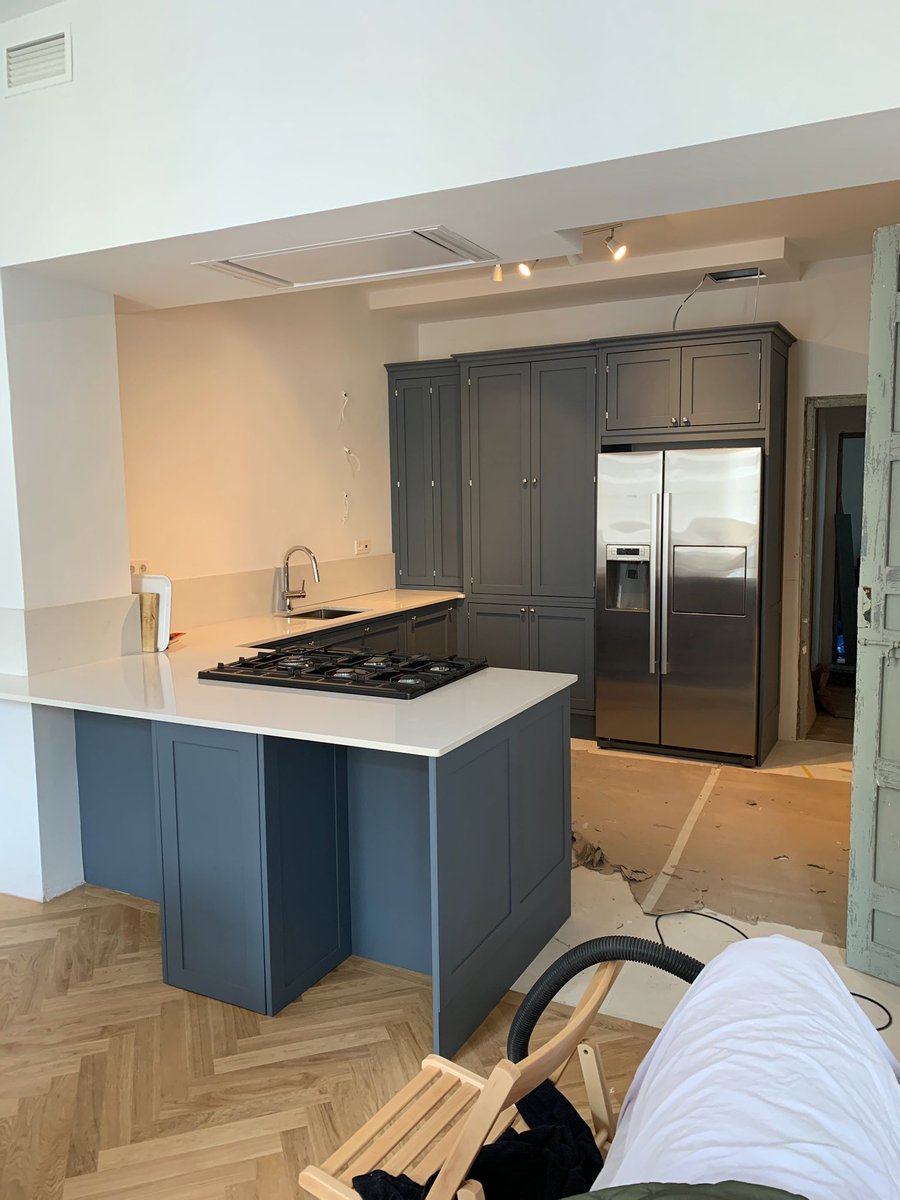 painted_kitchen's tweet photo. We’ve finished! Well we have, other trades still to go in - an elegant inframe solid timber #handpainted kitchen in #WolfGray #centrohistorico de #Malaga @joebayleyspain https://t.co/YnwZ3ulsql