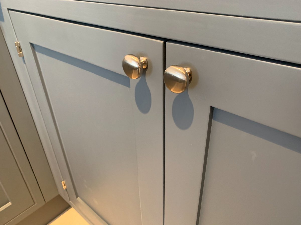 painted_kitchen's tweet photo. We’ve finished! Well we have, other trades still to go in - an elegant inframe solid timber #handpainted kitchen in #WolfGray #centrohistorico de #Malaga @joebayleyspain https://t.co/YnwZ3ulsql