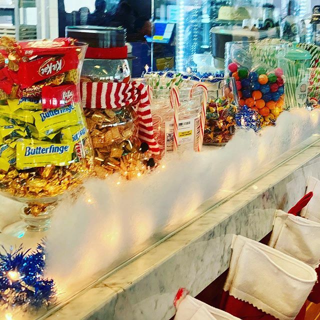 DLSPR's tweet image. Holiday milkshake bar 🎄🍭🍫💚 #holidayvibes #instafun #treatyoself #weekend #candyland .
.
.
.
.
.
#milkshake #candy #yumyum #festive #holidaze #fun #candylicious #sweet #dessert #holiday #holidaydecor #milkshakes #choices #sweettooth #bergencounty #new… ift.tt/390DI9X