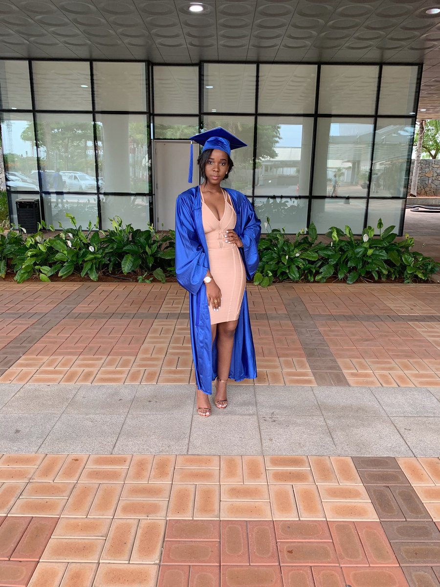 VeronicaCassol1's tweet photo. Ebenezer, ebenezer #prom2k19 https://t.co/8opPVGlgUV