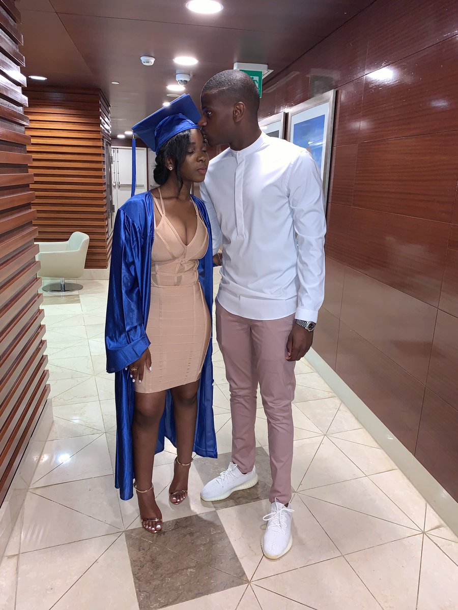 VeronicaCassol1's tweet photo. Ebenezer, ebenezer #prom2k19 https://t.co/8opPVGlgUV