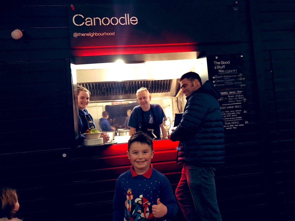 LeamingtonRocks's tweet image. Thumbs up for @canoodleuk pan-Asian grub at the new ‘The Neighbourhood’ street food market on Warwick Street, have you popped in to see what’s on offer yet? Great to bump into the celebrity that is @cfbiltong too!
#loveleam #leamington #leamingtonspa #warwickshire #streetfood