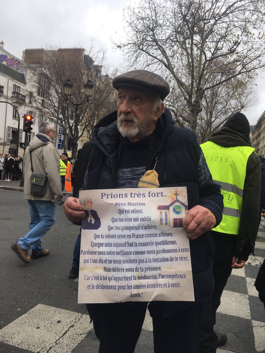 Unetrehumain23's tweet photo. RT crapaudepineux: Y’a un papi Gilet Jaune de 85 ans il vient depuis le début alors qu’il habite à 1h de route à Beauvais.
Quand je serai vieux je veux ressembler à lui. ❤️🇫🇷
#greve21decembre #Acte57 #acte58 #FiersDeLaGrève https://t.co/97EVI79Muu