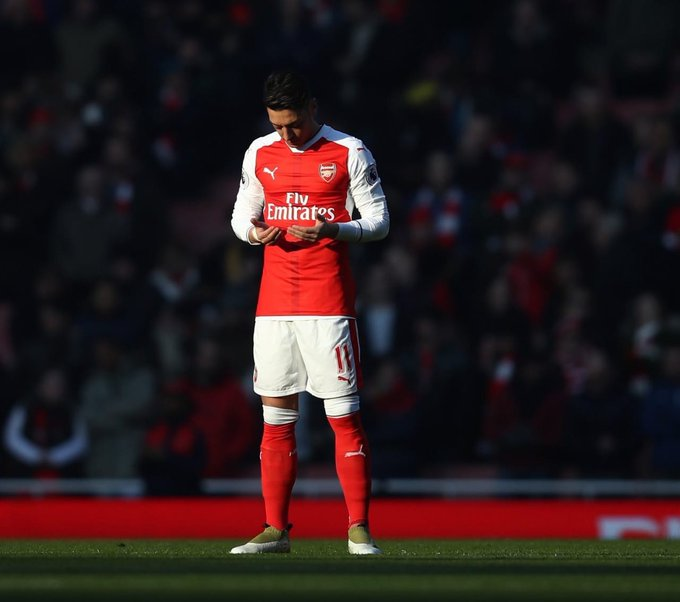 shmxbbh's tweet photo. such an admirable human being, I salute your courage, humanity and braveness .

 #WeAreWithYouOzil https://t.co/nGNAuTgOGL