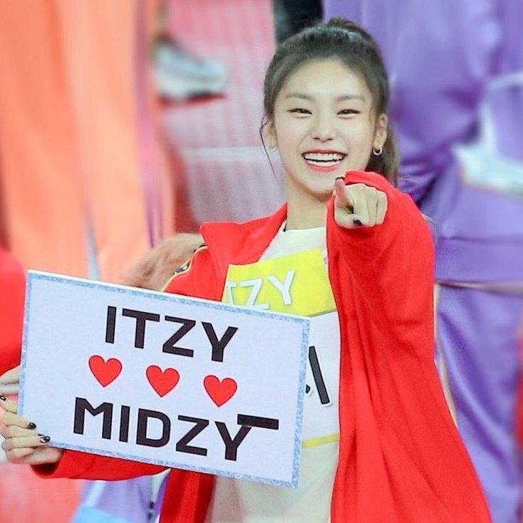 pnksmiles's tweet photo. Me alegra saber que ITZY siendo un grupo que debutó hace menos de un año ya pueda llenar estos lugares.
Son un grupo se les ve un gran futuro, sus mvs superan los 100m de views, 1m de likes y ni se diga de sus ventas.🙏

#ITZYSHOWCASE
#ITZY
#MIDZY https://t.co/KCW16jm5Lp