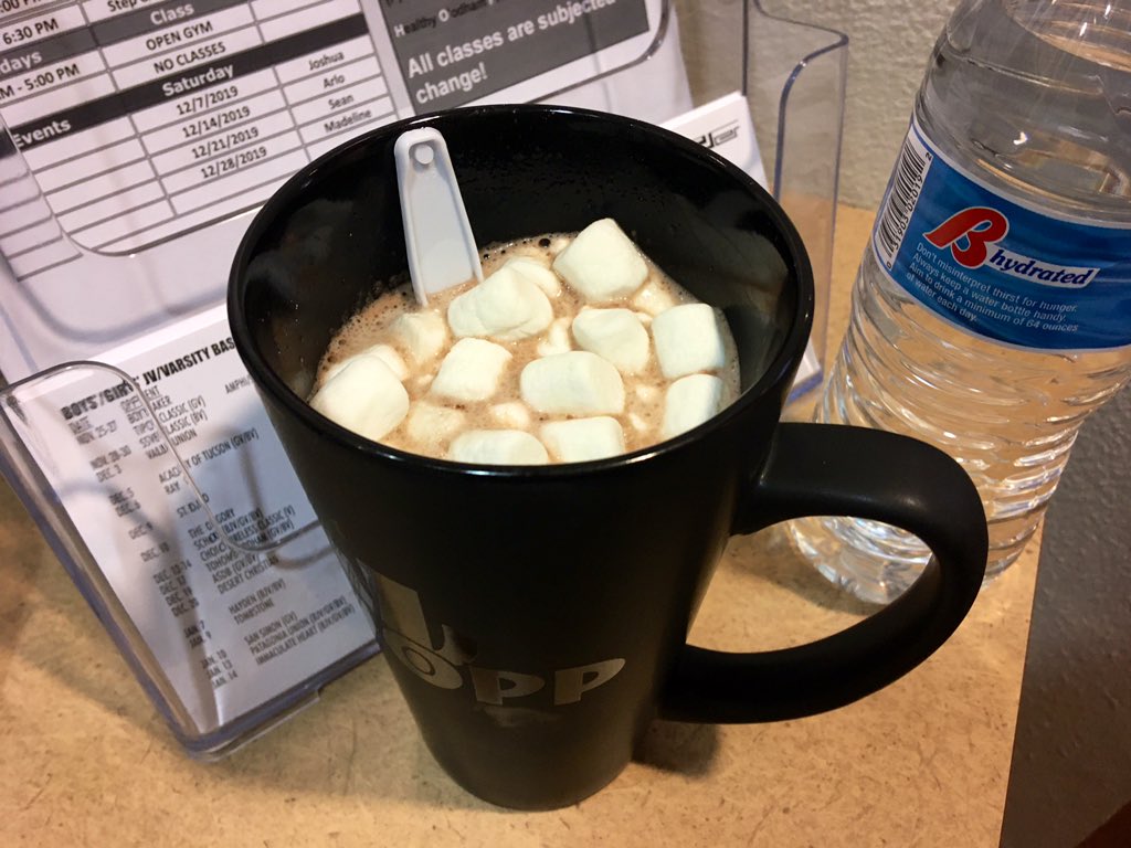 TheYaquiVegan's tweet image. Finished the 5k 💯😬 on O’odham lands! time was off cause me and another runner 🏃🏽 went off course in the darkness! 😂🤣 #nativerunner #tucson #representation #tohonoodham