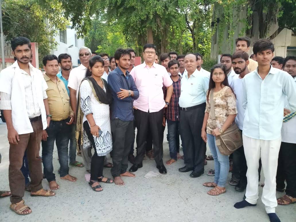 Bhushan4Bihar's tweet photo. आदरणीय प्रधान सचिव महोदय @sanjayjavin जी सर एवं माननीय मंत्री @mangalpandeybjp जी संयुक्त #ParamedicalCouncilके गठन करने के लिए तमाम पारामेडिकल छात्रो के तरफ से तहे दिल से बहुत बहुत धन्यवाद सर।
महोदय इस बिल #OTTechnologist के साथ #OTAssistant एवं #ड्रेसर को भी जोड़ने की कृपा करे. https://t.co/was67VbaCv