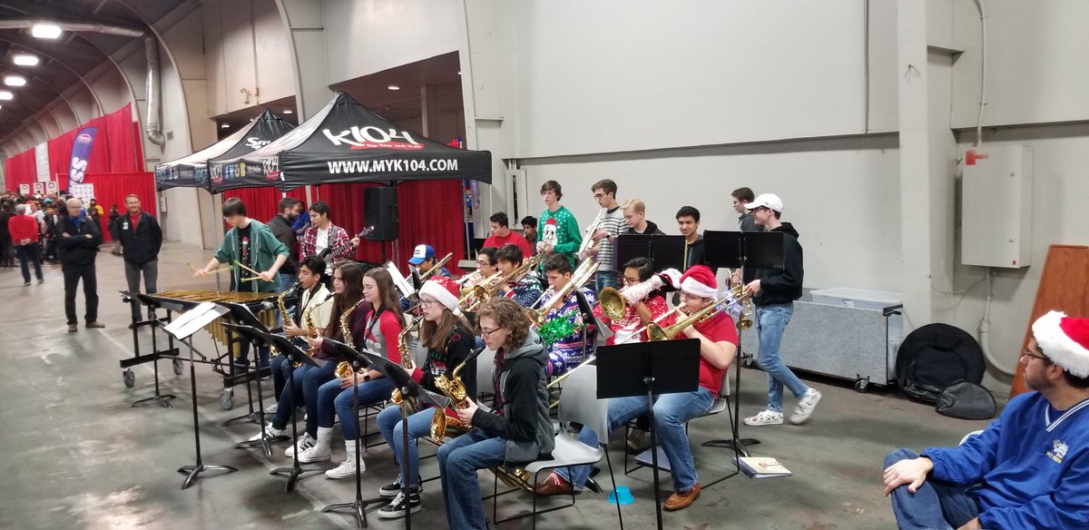 BrianneJGeorge1's tweet photo. Enjoying some great Christmas jazz with the Jazz Band at Christmas in the Park at Fark Park! @friscohighband @FHSBandBoosters https://t.co/RJUXTiLjyE