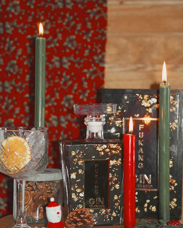 getting into the Christmas spirit with @fukanggin 😜⁣
⁣
the perfect gift for a gin lover (I’ll be sharing mine with my mom!)💛 #ad/#gifted #FukangXmasGift ift.tt/2rfkLPR