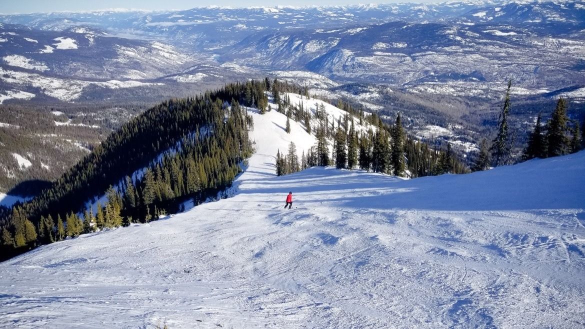 Globe_Guide's tweet photo. From the best apres spots to glam accommodations, here’s everything you need to know about booking a ski getaway to Rossland, BC- https://t.co/nMKialgEOW 

#Travel | #Rosslander | #ExploreBC https://t.co/ZBHLhOHsIr