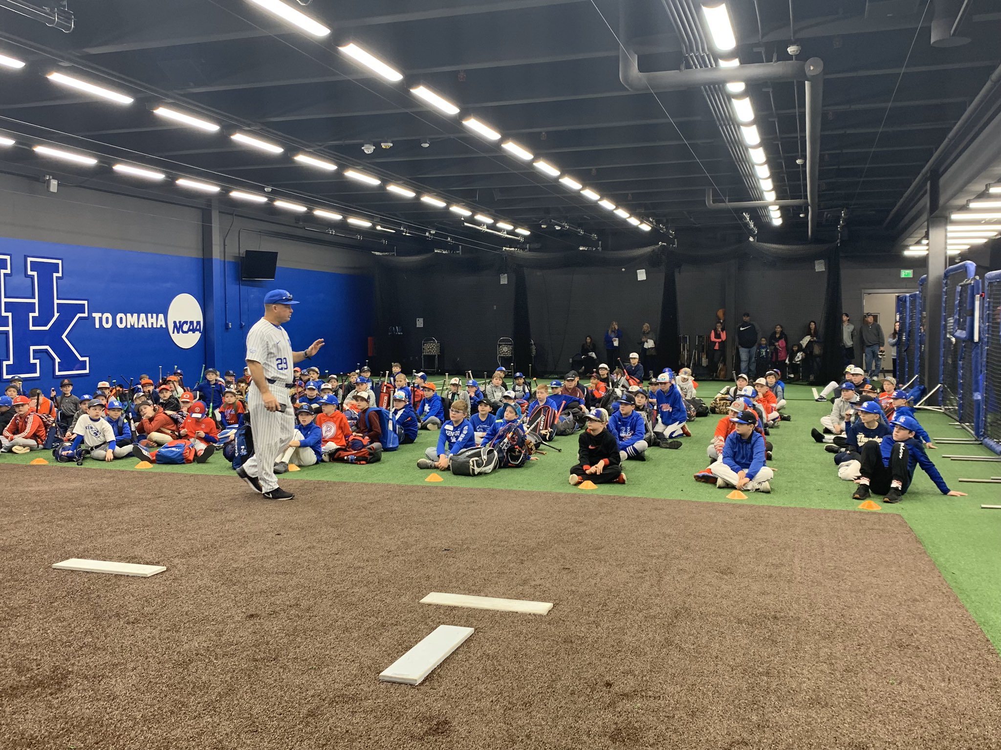 University of Louisville Baseball - Winter Camp dates are here! Sign up now  ➡️ GoCards.com/BSBcamps #GoCards