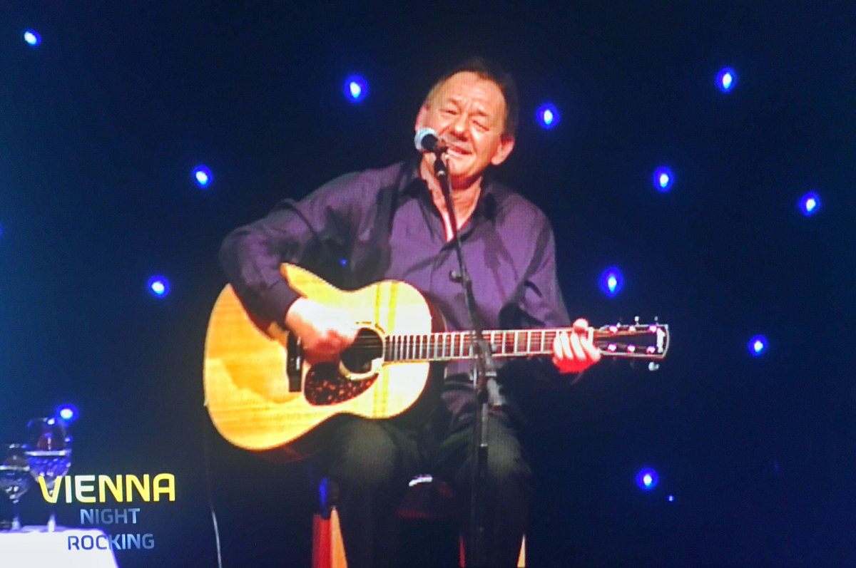 MichaelMandlik's tweet photo. Waun des ned da Wolfgang Ambros is?? JO EH!!! („Es lebe der Zentralfriedhof!“) - „Vienna Night Rocking“, Free-TV-Premiere am 28.12. um 21.50 Uhr in ARD-alpha! https://t.co/7osv93Vqrl