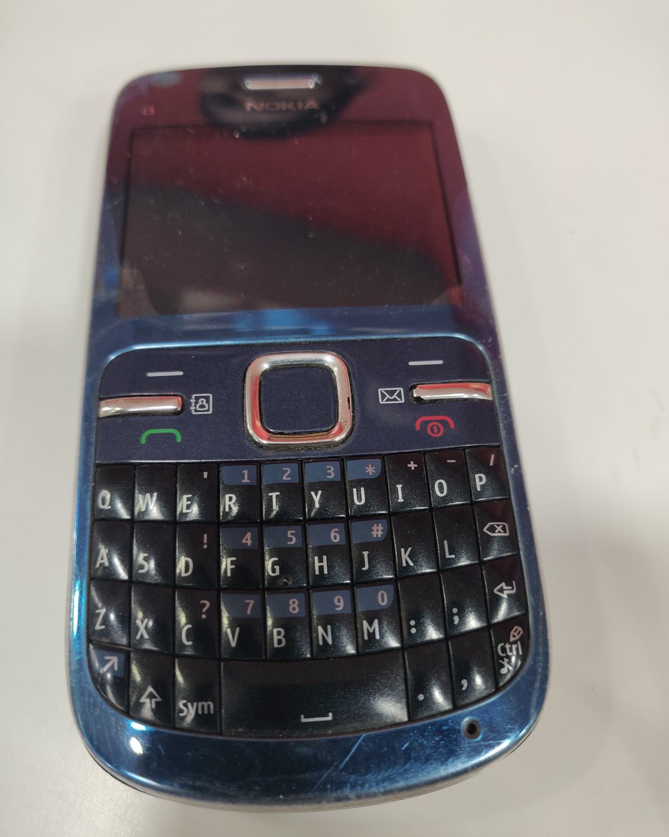 josejonsdi's tweet photo. Last evening, I had chance to hold this phone . My last #symbian was something similar to this, it was the #nokiae71.

A decade gone in a flash . https://t.co/sUkoZKzCw7