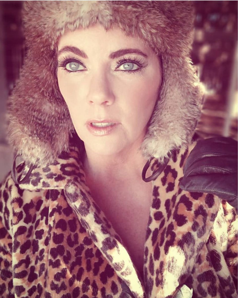 Road_Trip_Style's tweet photo. Winter Feels...wrap me up in @nobis all winter long ❄️🇨🇦❄️
#style #Canada #skiing #snowday https://t.co/gHvE85DsCJ