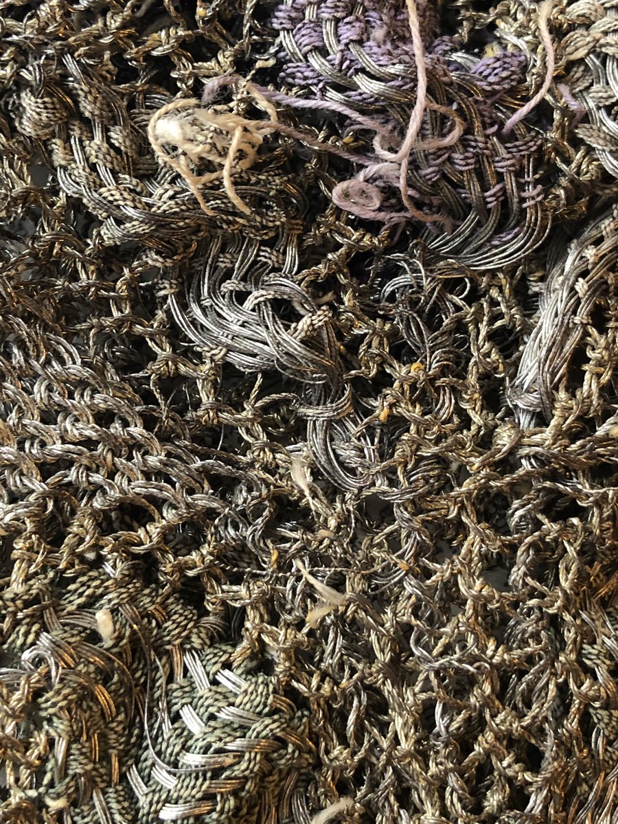 UnNomeACaso's tweet image. Colleagues in #TextileConservation and experts in #fashionhistory any ideas on dating this handbag and what I believe is hairnet (or a very uncomfy baby bonnet!)?