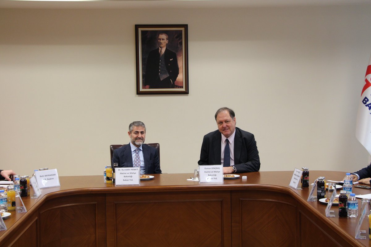 Mobilya sektörümüz ihracatta yakaladığı muazzam ivme,  ulaştığı pazar çeşitliliğiyle göğsümüzü kabartıyor. 2023 yılında 10 milyar dolar ihracata ulaşmasını hedeflediğimiz sektörümüzün her zaman yanındayız. Türkiye Mobilya Dernekleri Federasyonu ile Toplantı gerçekleştirdik.