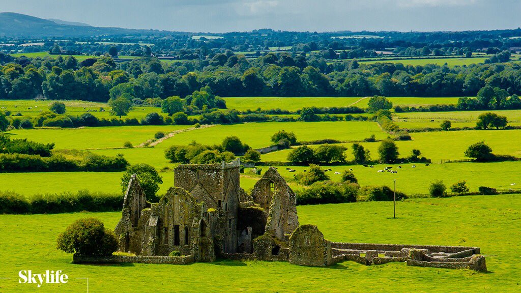Cashel Rock, which has been a subject of mythology with its history of 2000 years, is one of the most important archeological sites of Ireland.