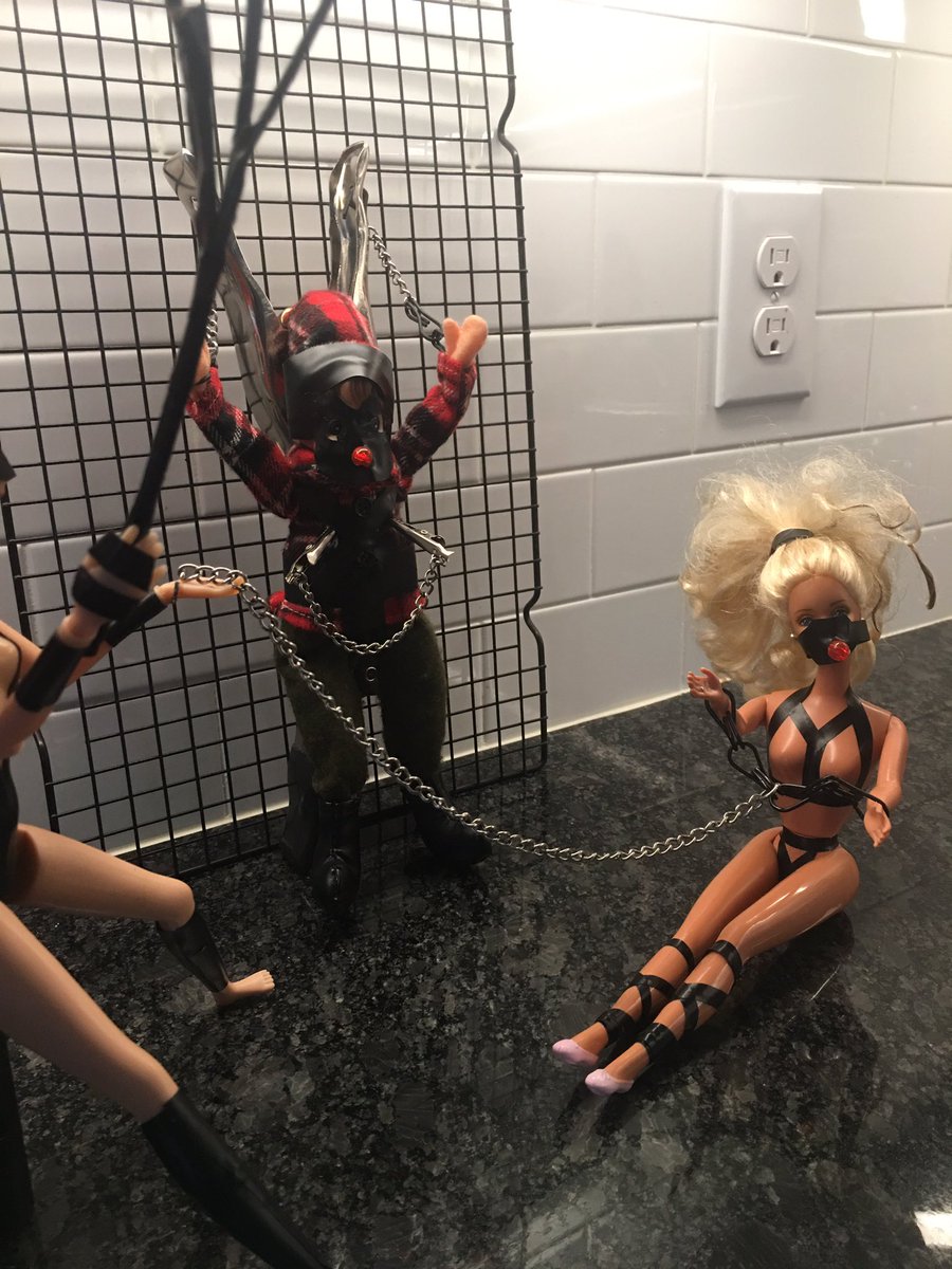 thedirtyelf2020's tweet photo. Fifty Shades of Gray! Elf style!😏 https://t.co/MvHH7kggYL
