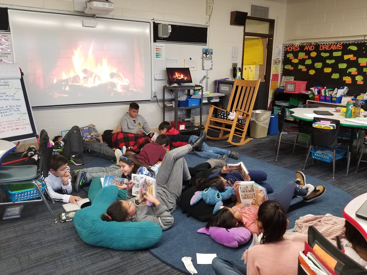 Ms_Young_Melzer's tweet photo. A cozy way to spend the afternoon before winter break. #melzermoments https://t.co/b2uXXNgHOz