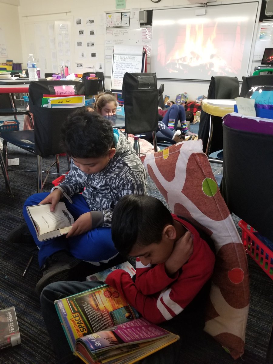 Ms_Young_Melzer's tweet photo. A cozy way to spend the afternoon before winter break. #melzermoments https://t.co/b2uXXNgHOz