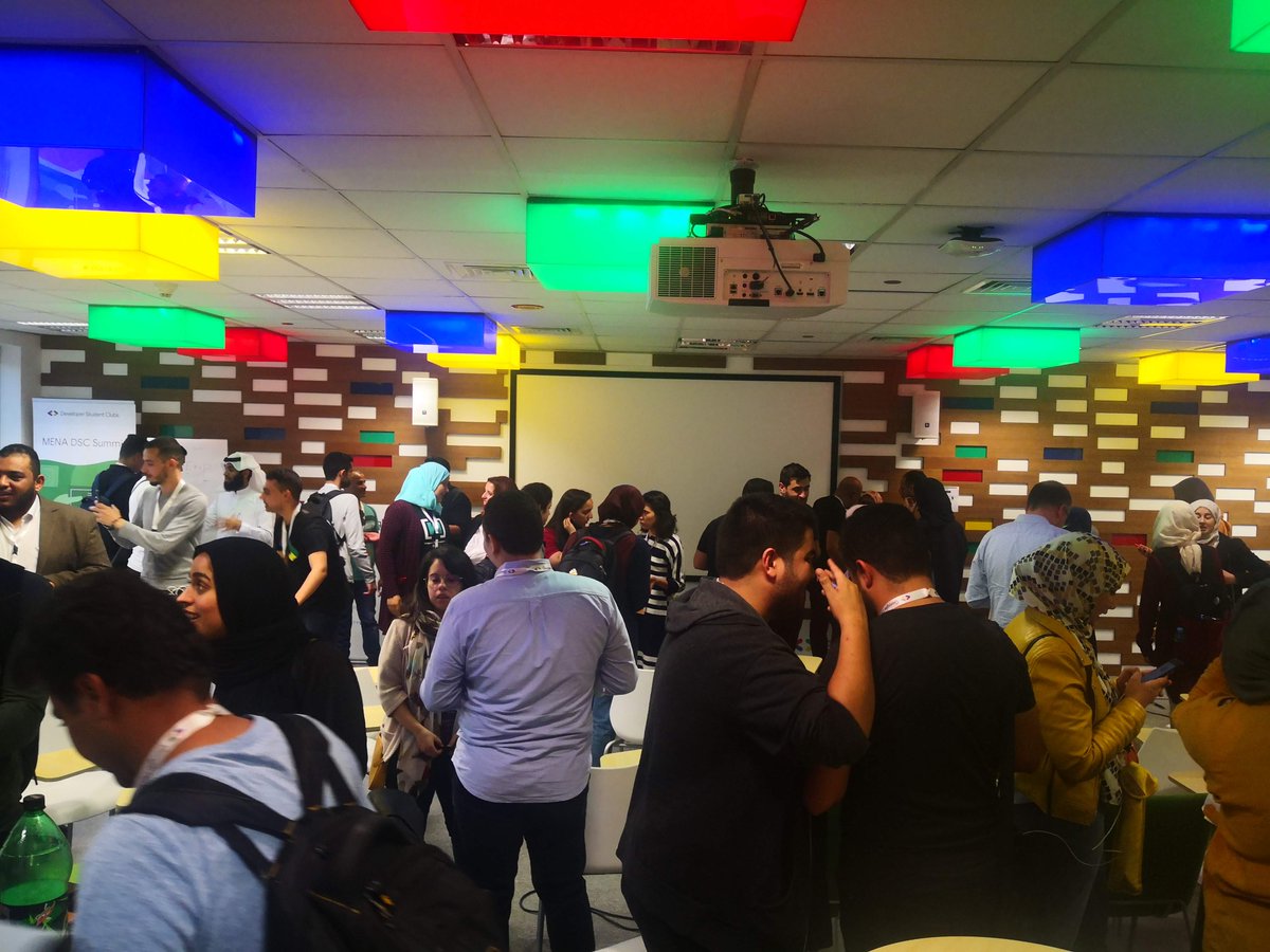 DscZarqa's tweet photo. DSC Zarqa visited Google office in Dubai within the events of Google for the Middle East, where they held the first meeting for students in the Middle East and discussed the importance of the club and the upcoming events 🤩💪
Moments to cherish with  
#MENACS2019 🥳✌️ https://t.co/RB5KTSNIaH